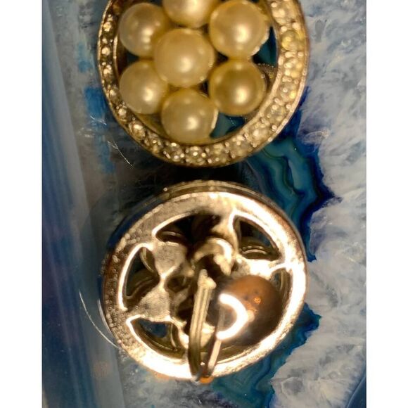 Circle of Beauty Pearls and Crystal earrings, Unmarked, Vintage - Picture 4 of 4